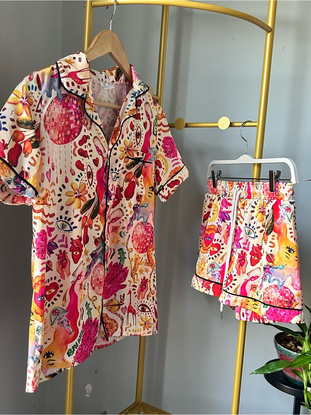 Vibrant tropical artsy two pieces short sleeves shorts satin pajama set size S